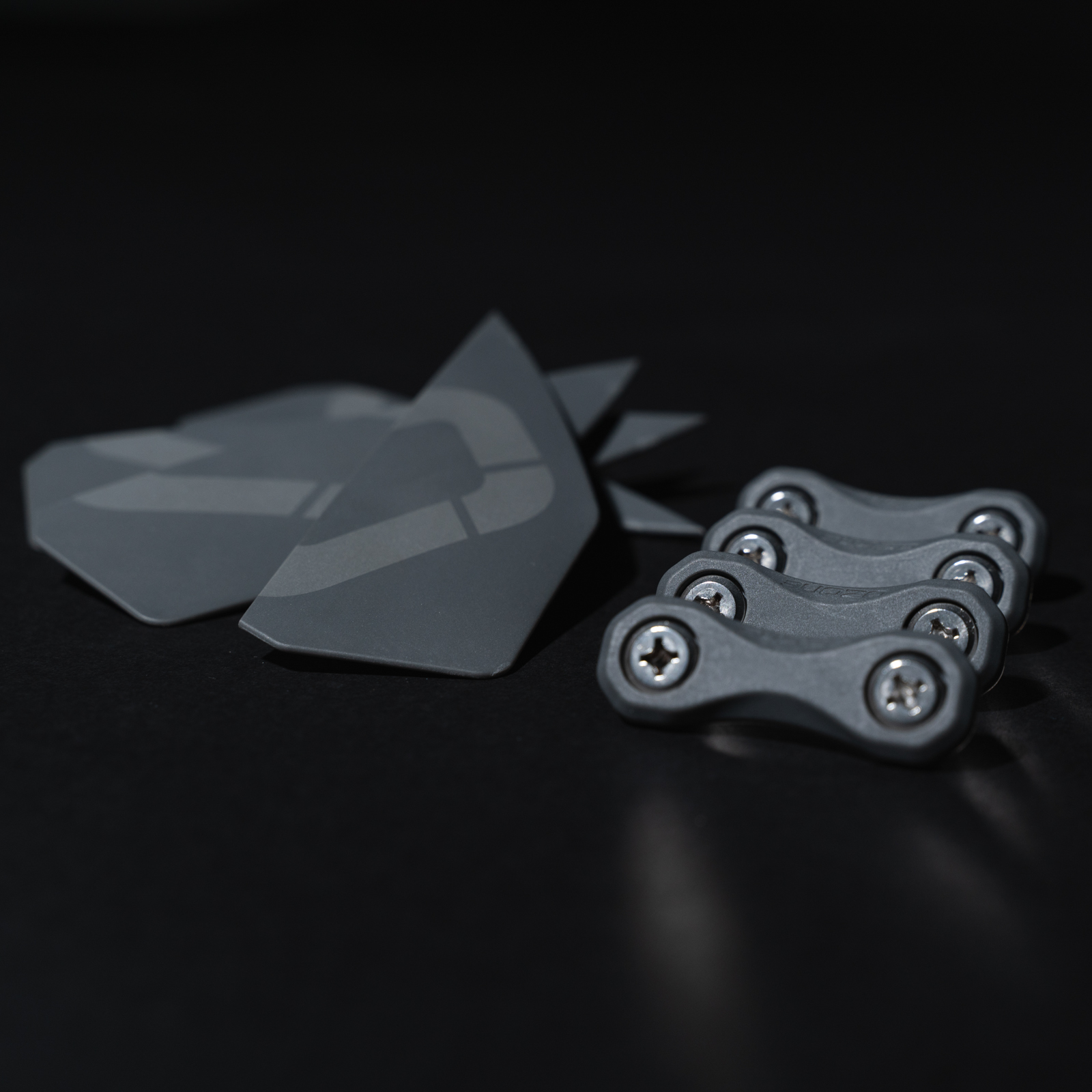 FINS
Two fin designs offer the choice for solid edge hold or increased freedom. Both are injection m