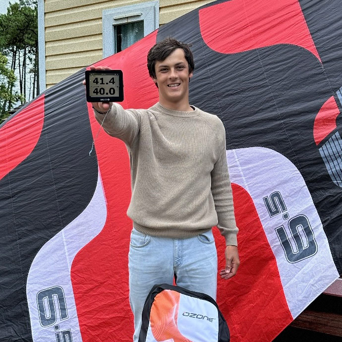 MATHIS IS THE MAN: 40 KNOTS, DONE! 
After his first sessions on the Fusion wing when he joined Ozon