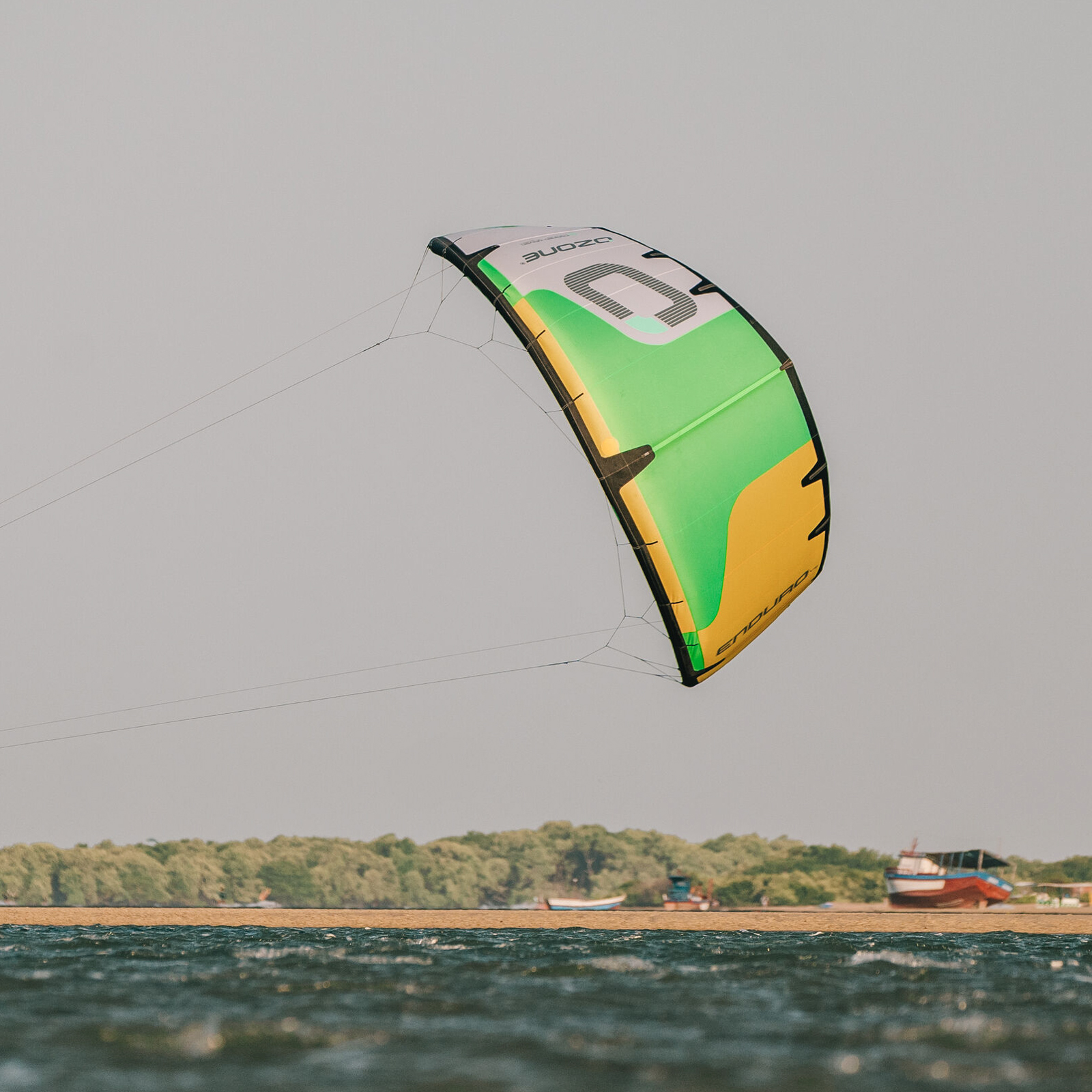 VORTEX CROSS-OVER FEATURES

Improved sail shaping has produced an even tighter canopy and contribute