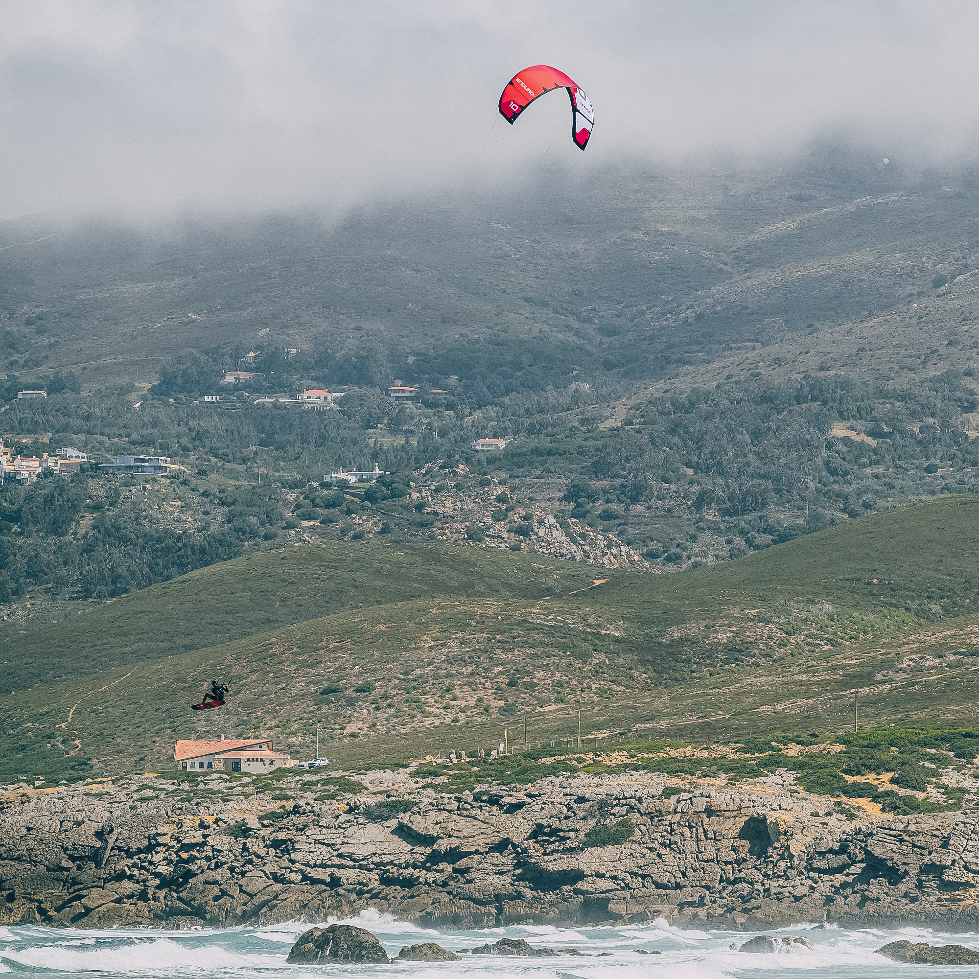 RETURNING ENDURO FEATURES 

Continuous Curve leading edge
Transverse Sail Shaping
Variable Bridle G