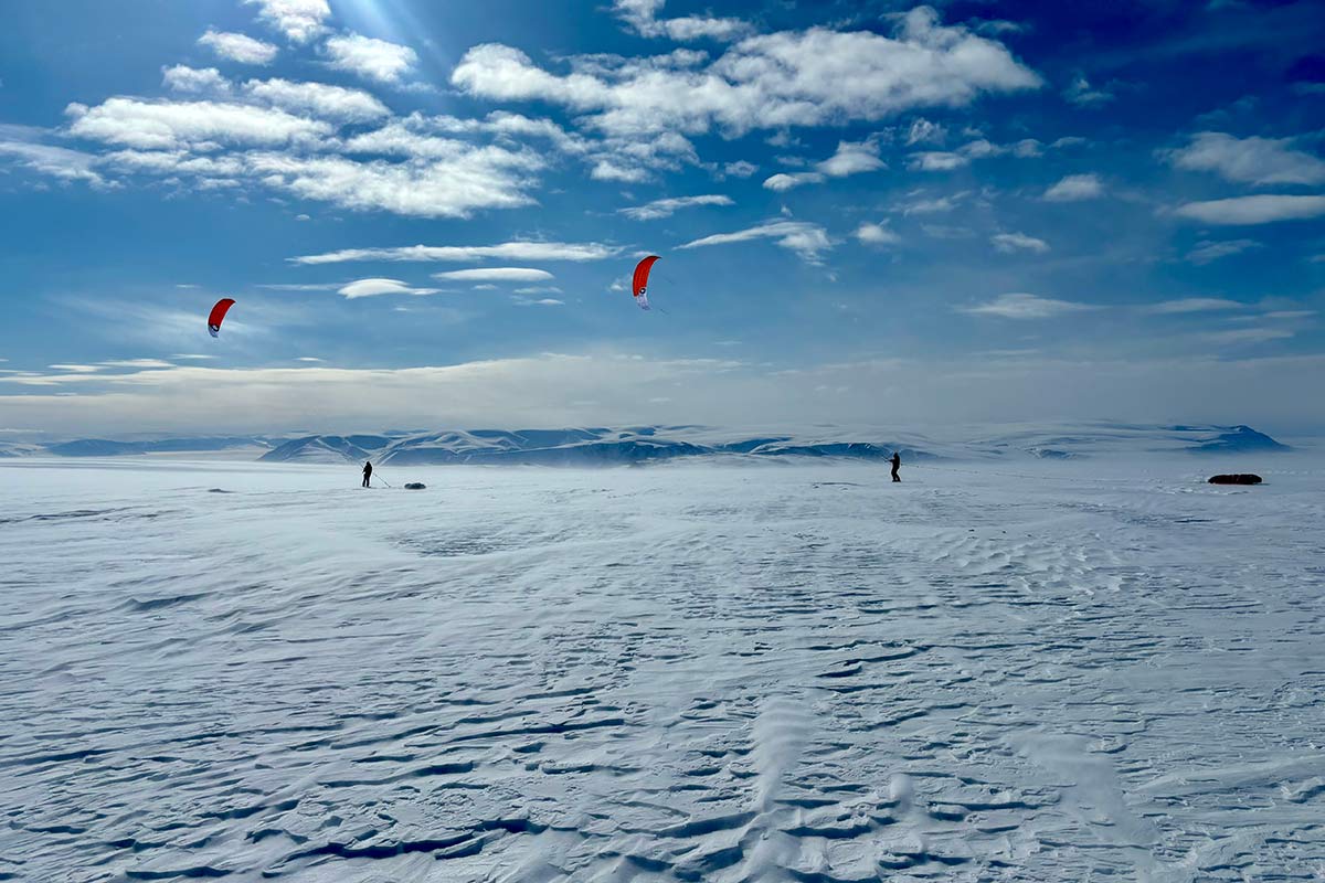 GREENLAND GLORY DAYS
What does an Ozone snowkite designer do for holidays?
Stu Yarrow and friends, C