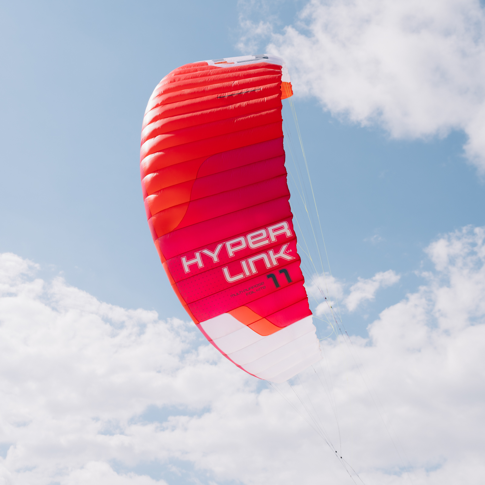 RETURNING DESIGN FEATURES
 
The Hyperlink V4 has improved in all aspects of its handling throug