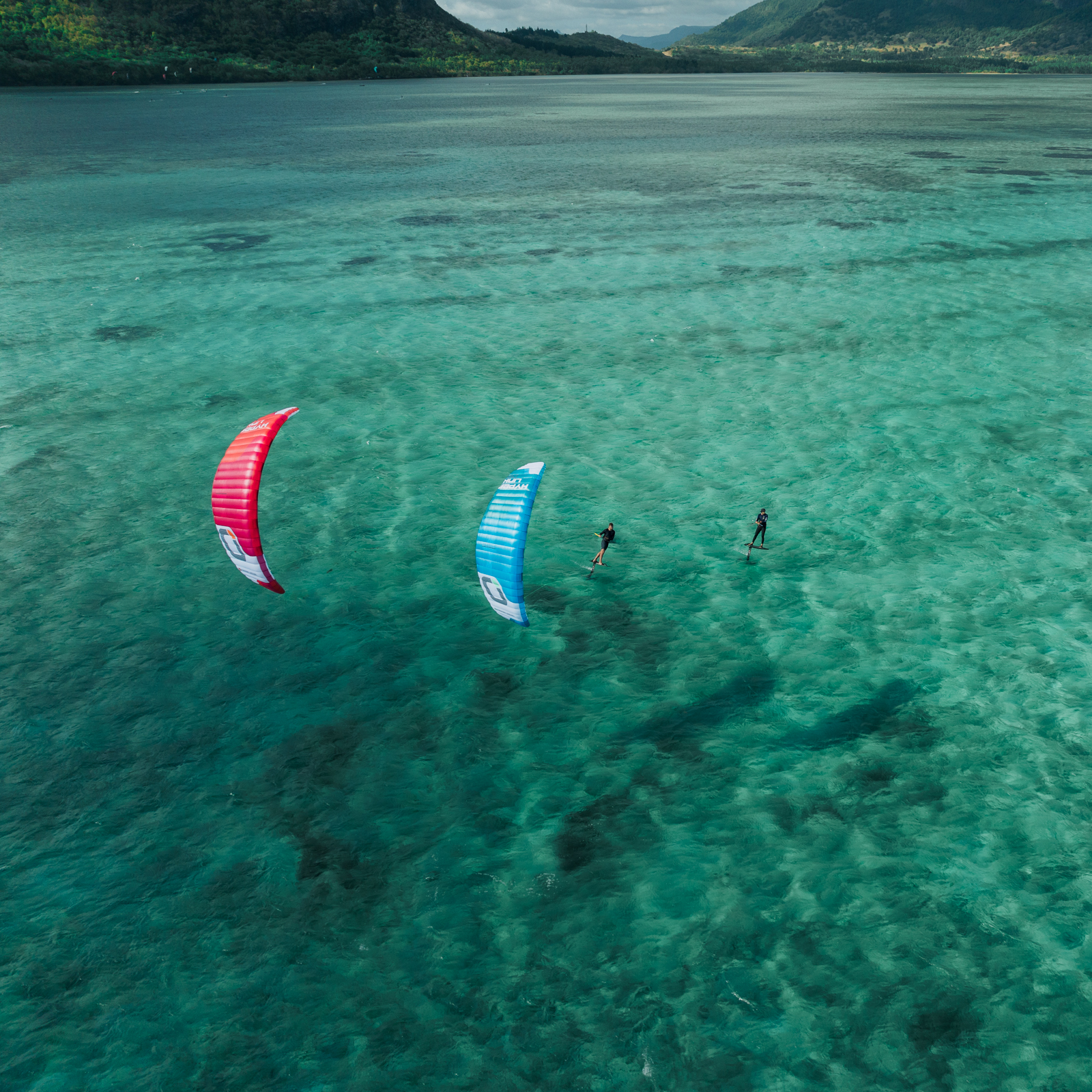 PERFECT FOR
 

First foil kite for intermediate kitesurfers on water
Riders who desire sportier