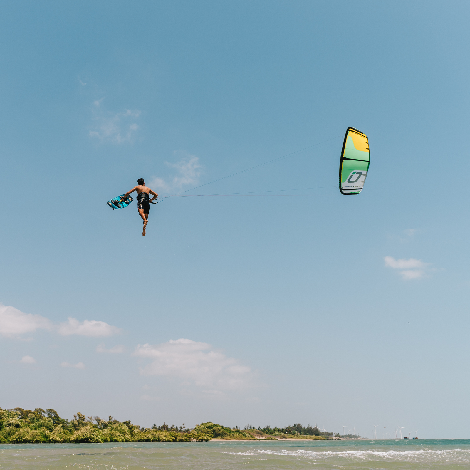DO-IT-ALL…
 
“WHEN YOU BRING THIS KITE TO THE BEACH YOU’RE NOT JUST CARRYING A SWISS 
