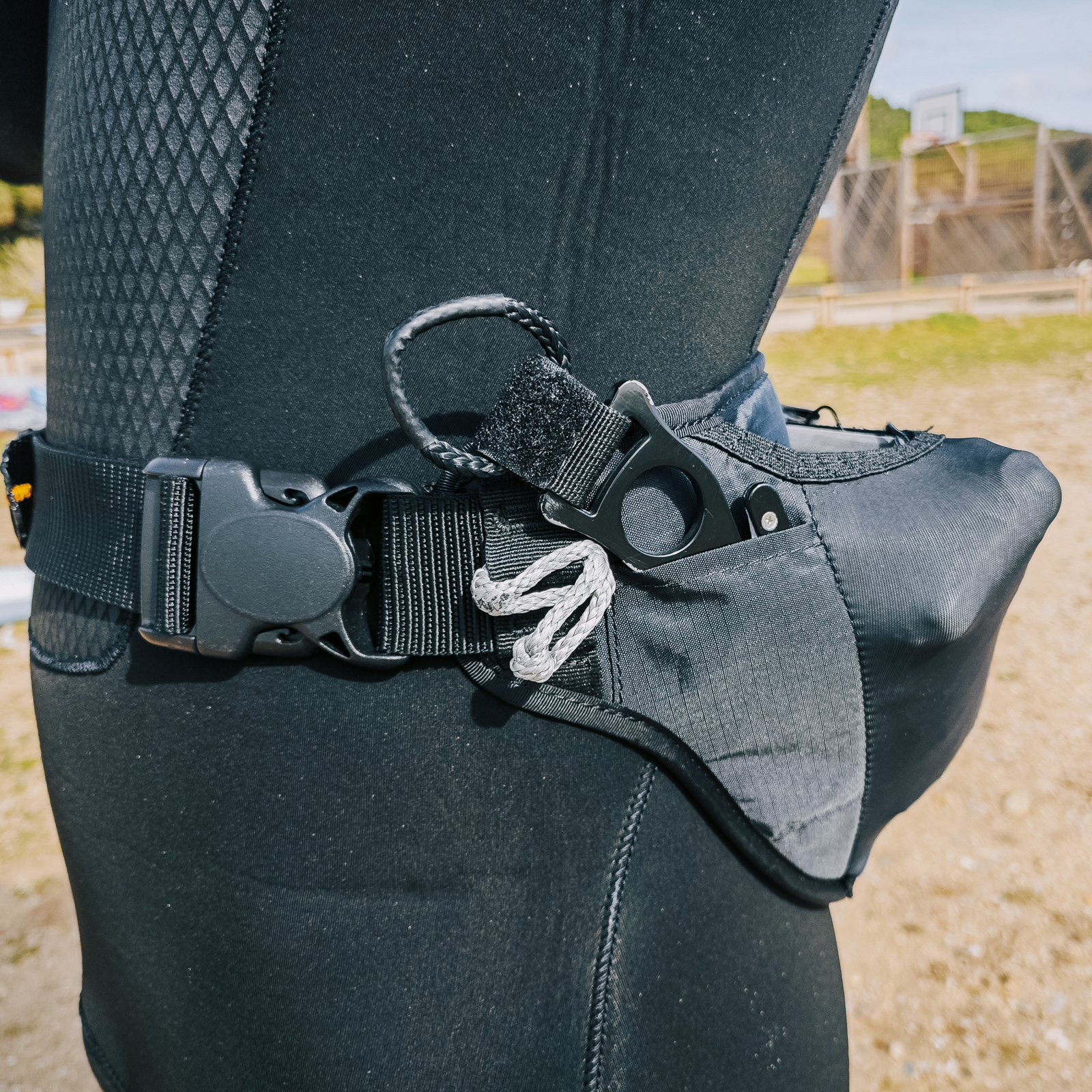 FEATURING EVERYTHING YOU NEED, NOTHING YOU DON’T

Leash attachment points on both sides. Inclu