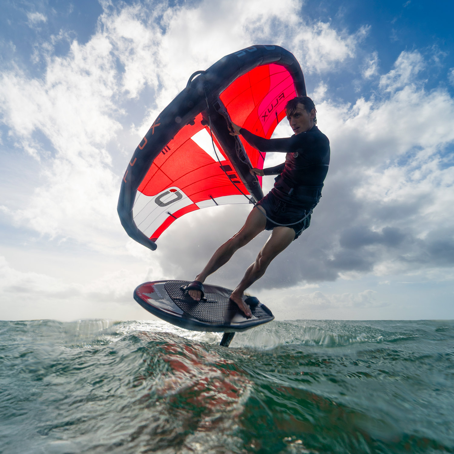 SHAPE AND TENSION – LONGER LASTING FEEL
Two years of refinement since the Flux V1 have led to sign