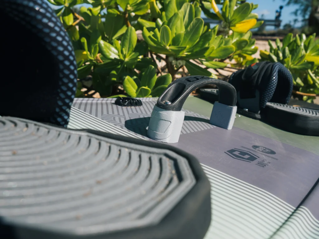 Air-Tag-Board-Handle-mount-2-preview