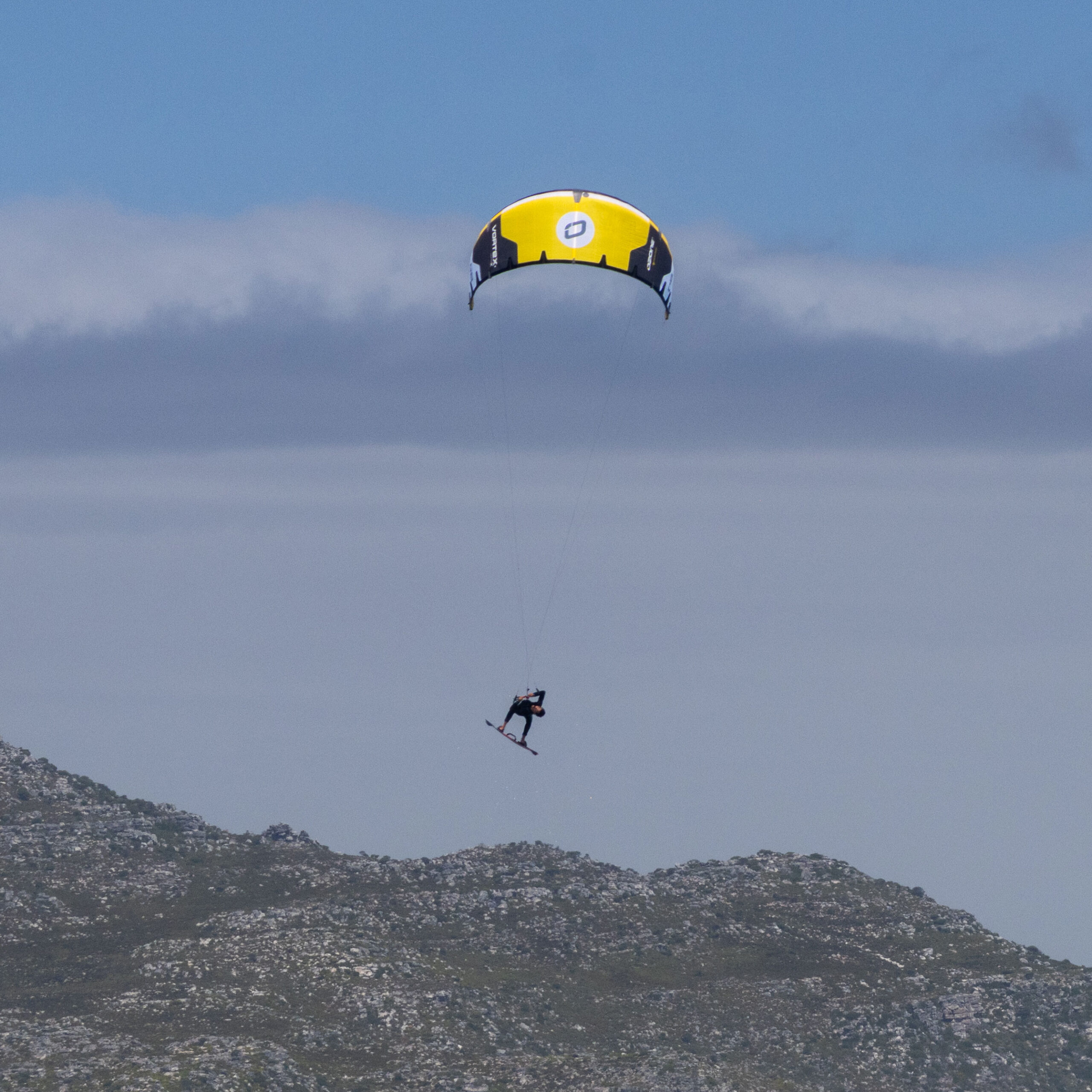 HIGH WIND DURABILITY
Smaller sizes (9m and below) continue to use our triple ripstop 55g canopy clot