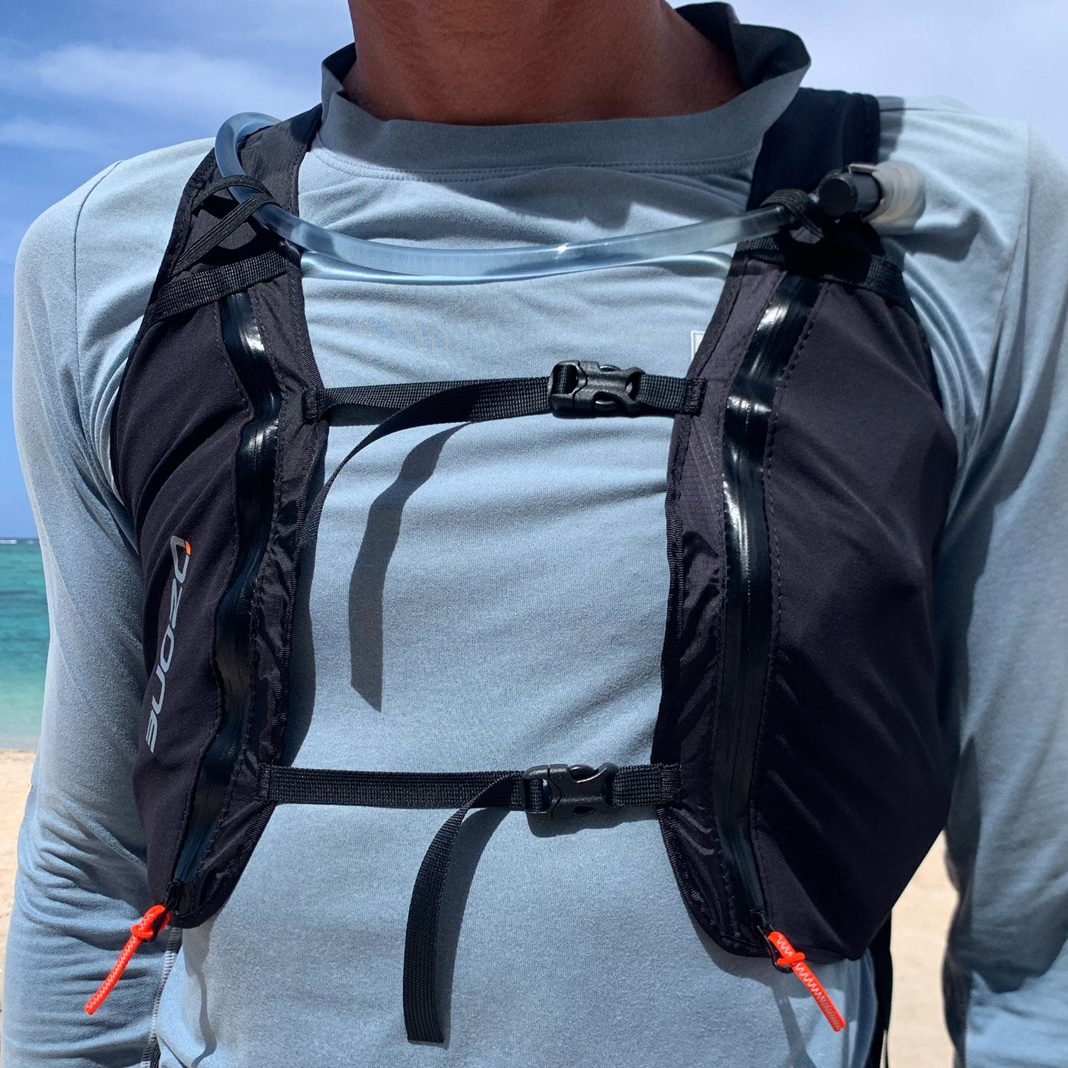 
Lightweight double rip-stop material with a water-shedding coating and taped internal seams.
Intern