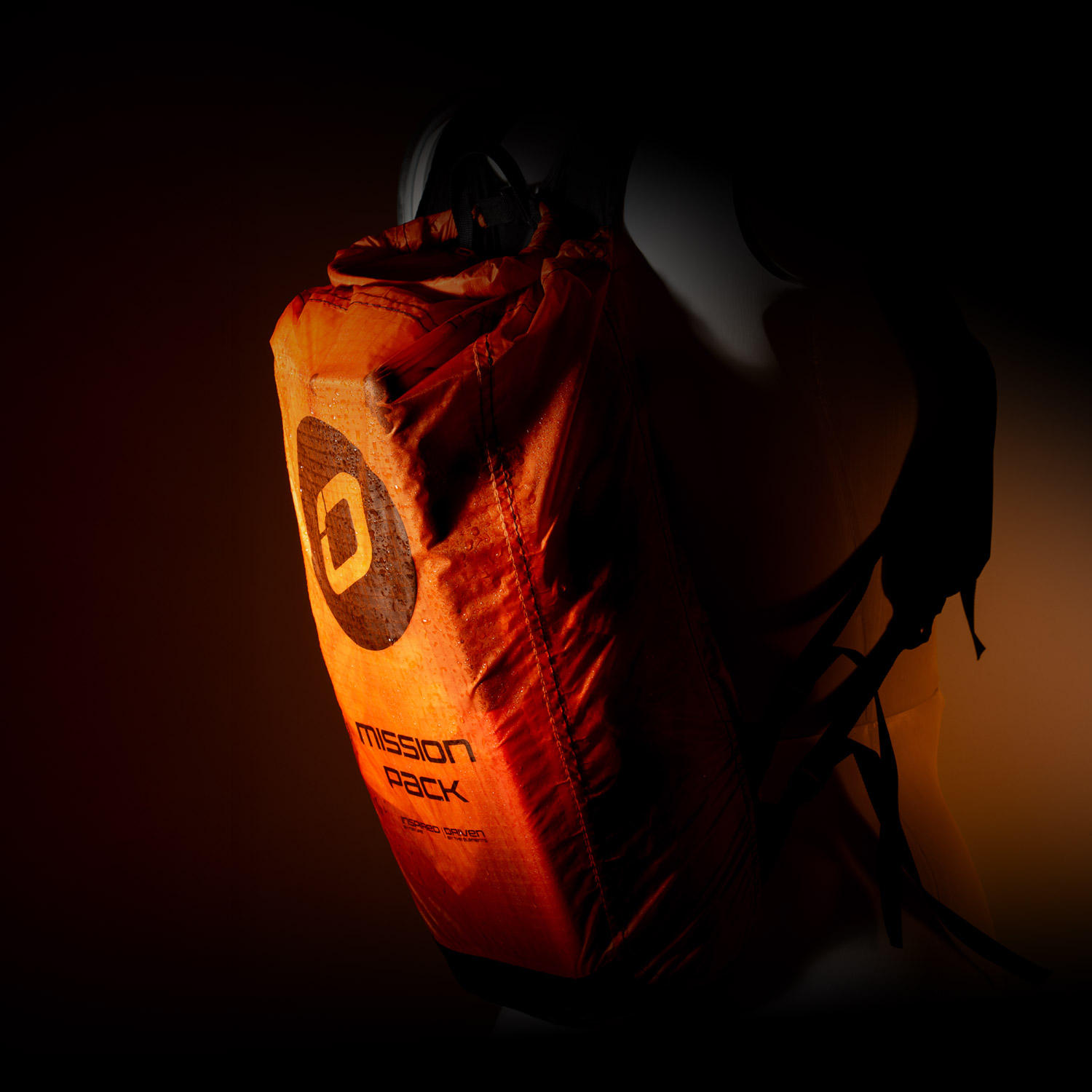 The ultimate backpack for parawing missions.
Lightweight, streamlined and comfortable to wear, the M