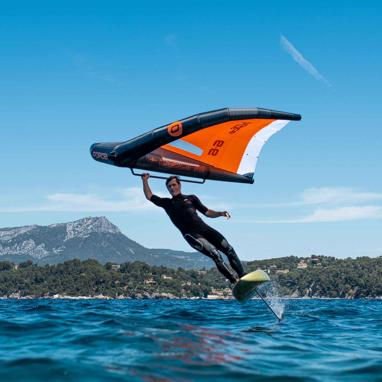 Low-drag aerodynamics as well as powerful pumping. 
This very direct and sporty feel gives the sens