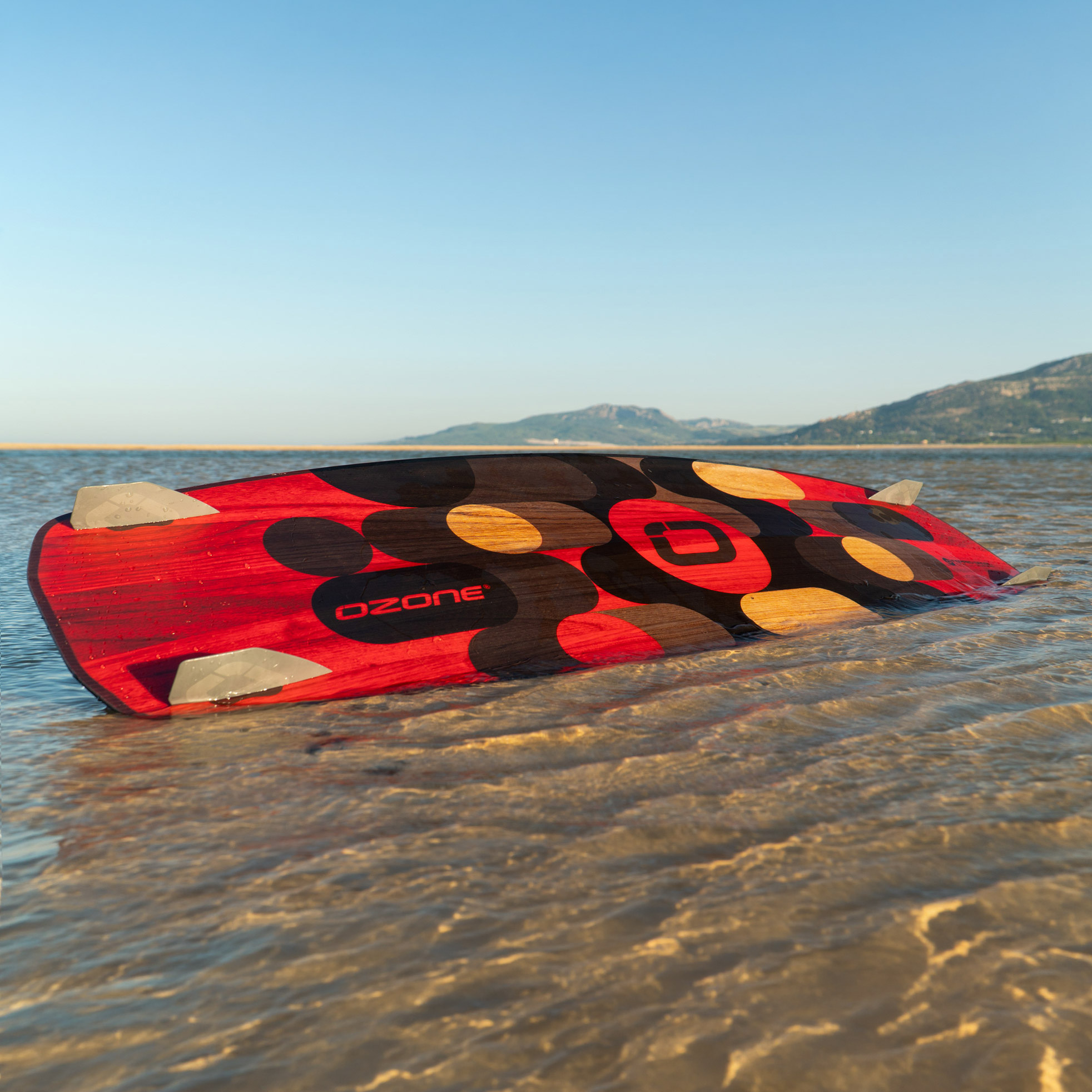 Stability When You Need It:
A double concave bottom shape enhances stability and grip, making messy 