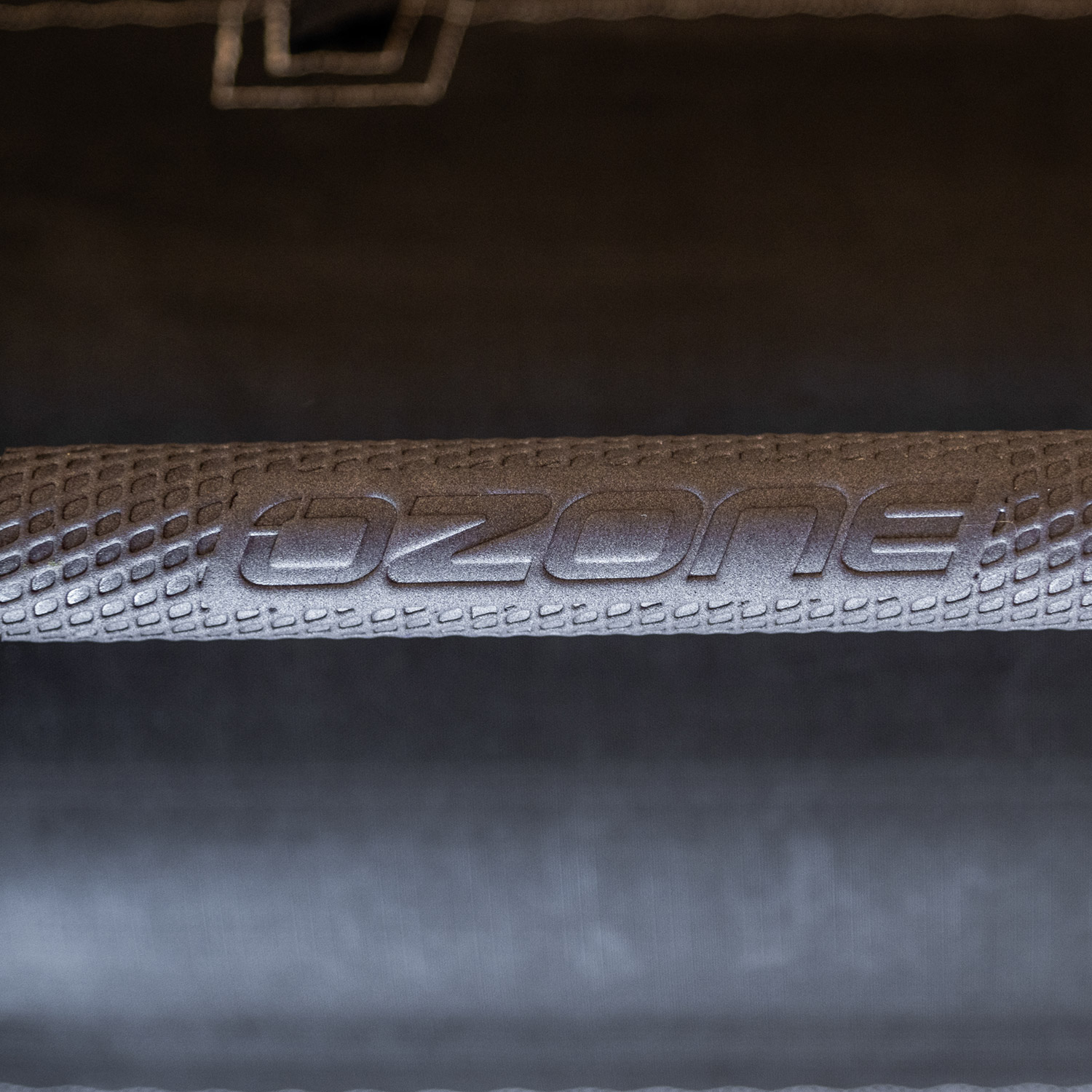 HIGHLY RESPONSIVE CARBON BOOM SYSTEM
The most significant evolution is the move to a rigid, high-gra
