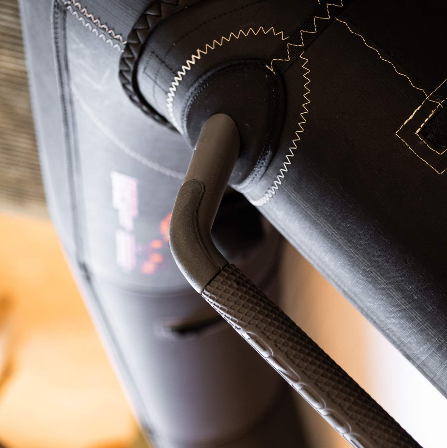 
Integrated Protection: A moulded EVA bumper is built into the boom to protect your board as well as