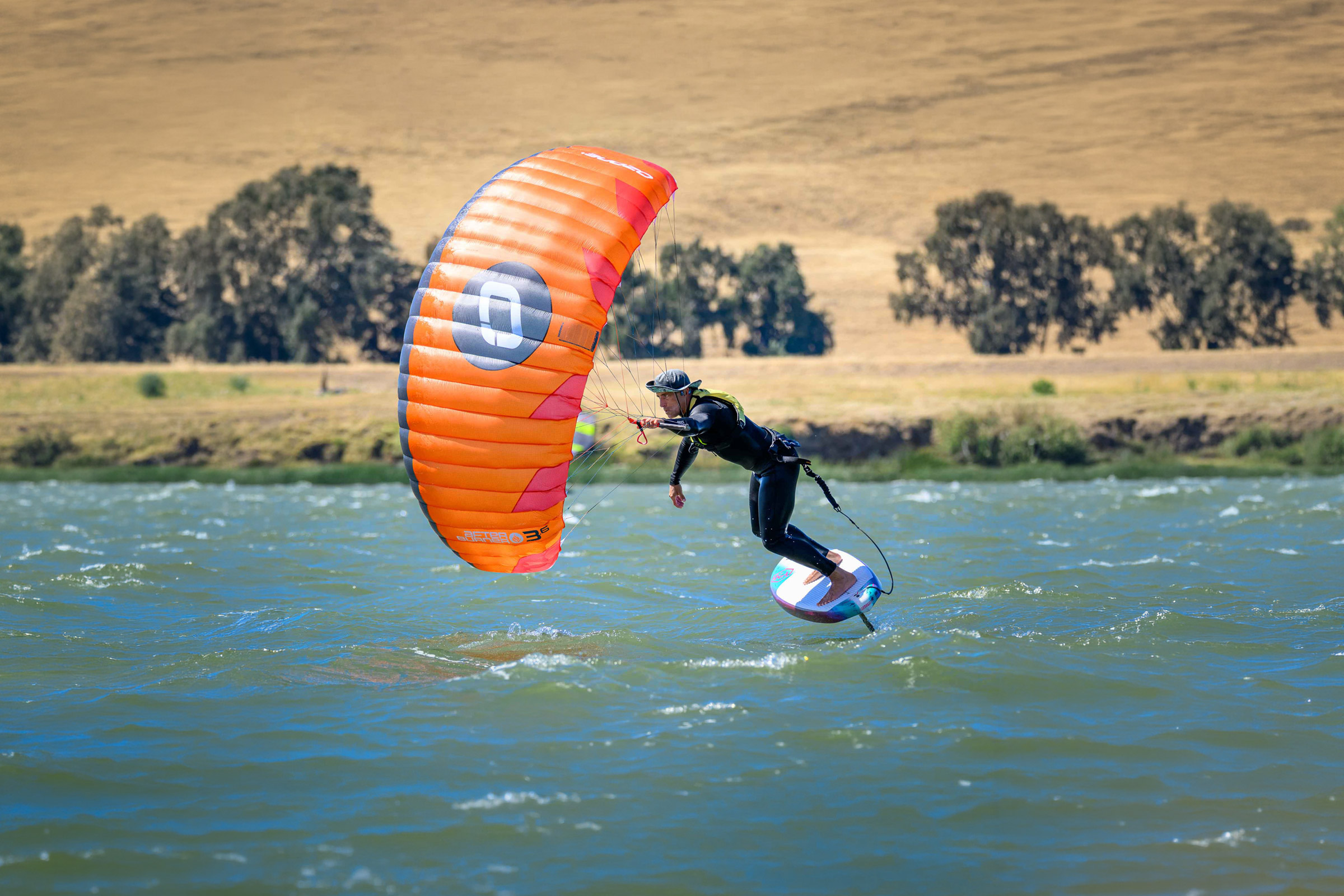 PARAWINGING FOR THE SPEED FREAKS
Our aim was to make the fastest parawing with the best upwind perfo