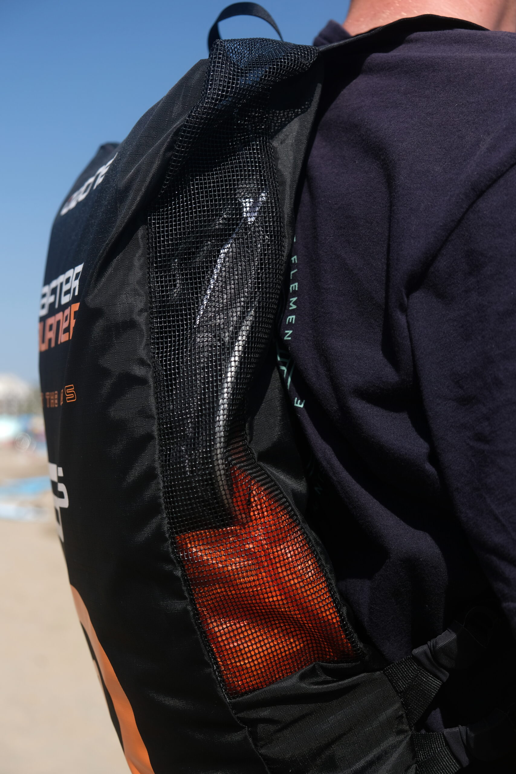BAG 

Lightweight and spacious
Internal stash pocket
Mesh panel for breathability
Mission Pack insp
