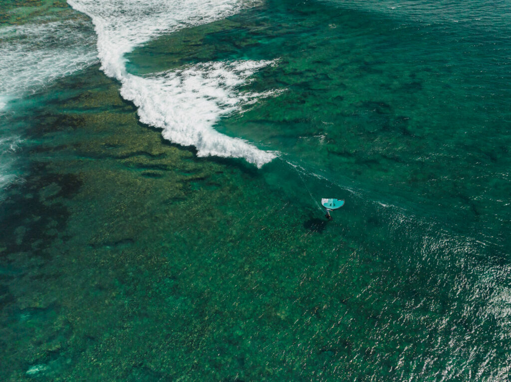 Wingfoiling in waves with Ozone