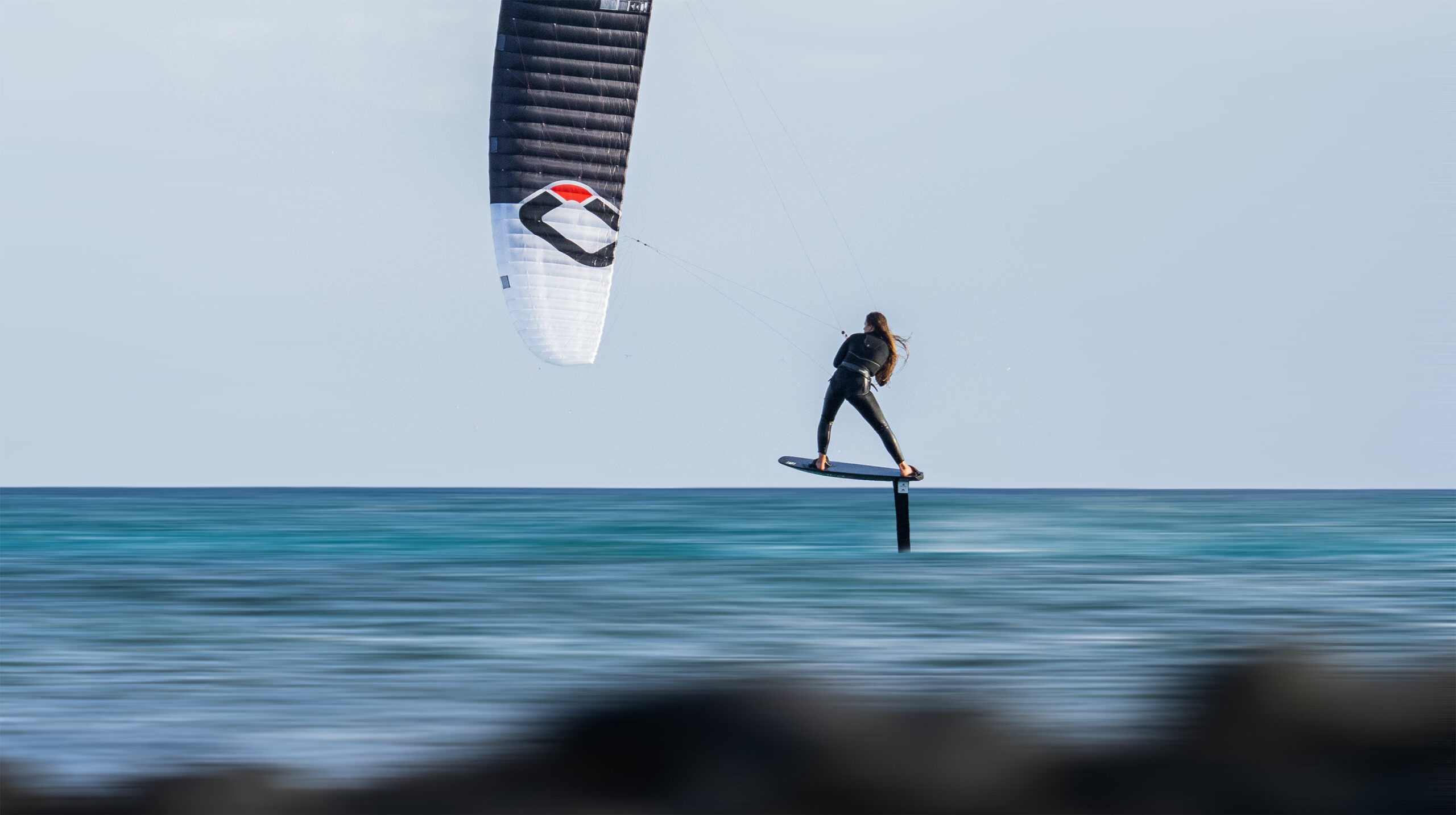 Gisela Pulido kitefoil racing on the Ozone R1
